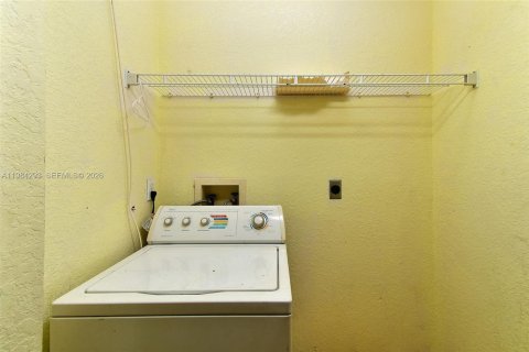 Купить виллу или дом в Лихай-Эйкерс, Флорида 3 спальни, № 2045483 - фото 13