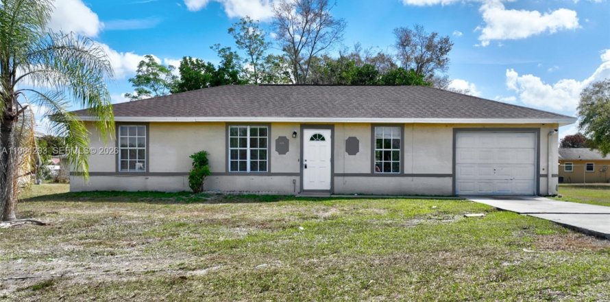 Дом в Лихай-Эйкерс, Флорида 3 спальни № 2045483