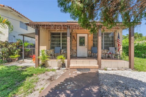 Купить виллу или дом в Майами, Флорида 2 спальни, 124.86м2, № 1788486 - фото 1
