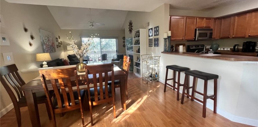 Condominio en Saint Petersburg, Florida, 2 dormitorios № 1906794
