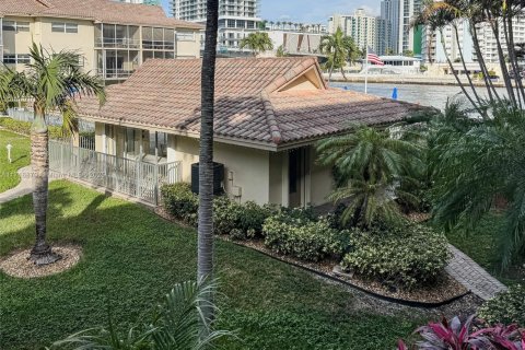 Купить кондоминиум в Халландейл-Бич, Флорида 1 спальня, 82.68м2, № 1468951 - фото 19