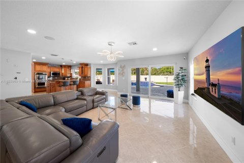 House in Miramar, Florida 5 bedrooms, 313.82 sq.m. № 1787189 - photo 22