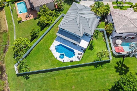House in Miramar, Florida 5 bedrooms, 313.82 sq.m. № 1787189 - photo 12