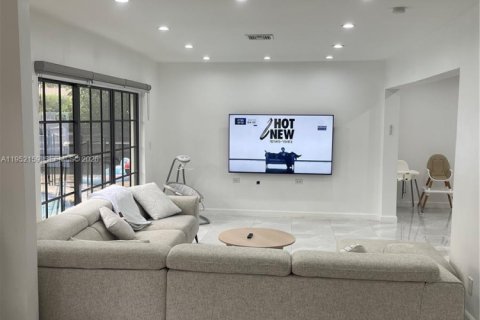 Снять в аренду виллу или дом в Купер-Сити, Флорида 4 спальни, 193.98м2, № 2006600 - фото 9