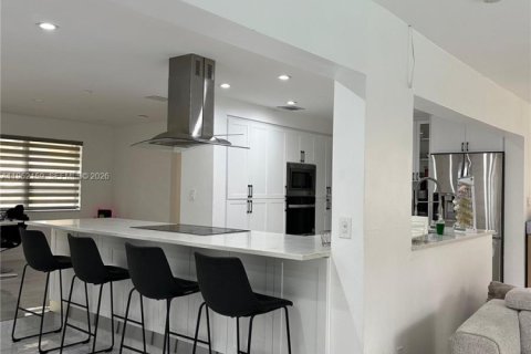 Снять в аренду виллу или дом в Купер-Сити, Флорида 4 спальни, 193.98м2, № 2006600 - фото 2