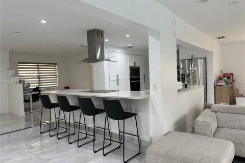 Снять в аренду виллу или дом в Купер-Сити, Флорида 4 спальни, 193.98м2, № 2006600 - фото 3