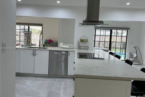 Снять в аренду виллу или дом в Купер-Сити, Флорида 4 спальни, 193.98м2, № 2006600 - фото 6