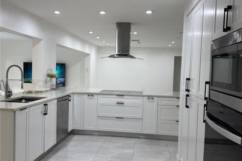 Снять в аренду виллу или дом в Купер-Сити, Флорида 4 спальни, 193.98м2, № 2006600 - фото 4