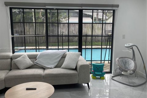 Снять в аренду виллу или дом в Купер-Сити, Флорида 4 спальни, 193.98м2, № 2006600 - фото 14