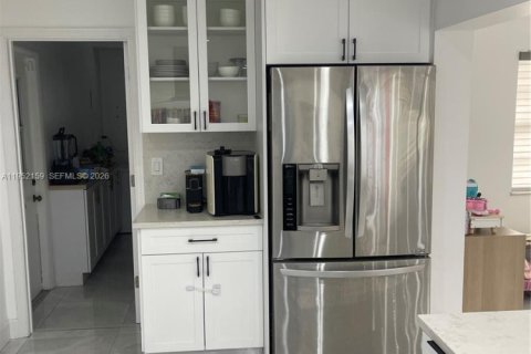 Снять в аренду виллу или дом в Купер-Сити, Флорида 4 спальни, 193.98м2, № 2006600 - фото 8