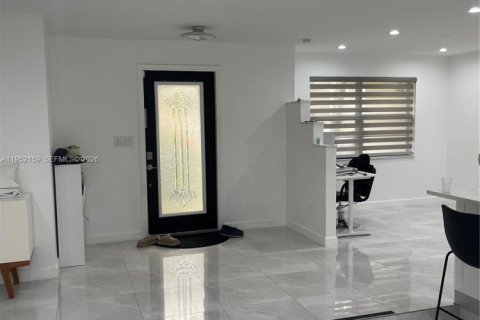 Снять в аренду виллу или дом в Купер-Сити, Флорида 4 спальни, 193.98м2, № 2006600 - фото 15