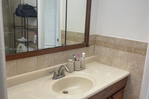 Снять в аренду виллу или дом в Купер-Сити, Флорида 4 спальни, 193.98м2, № 2006600 - фото 26