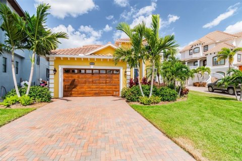 Villa ou maison à vendre à Apollo Beach, Floride: 4 chambres, 252.79 m2 № 1810655 - photo 1