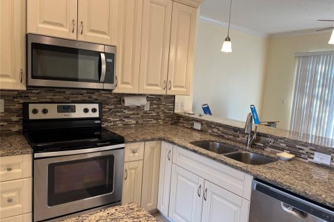 House in Tarpon Springs, Florida 3 bedrooms, 150.32 sq.m. № 2403658 - photo 4
