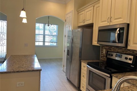 House in Tarpon Springs, Florida 3 bedrooms, 150.32 sq.m. № 2403658 - photo 5