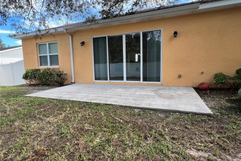House in Tarpon Springs, Florida 3 bedrooms, 150.32 sq.m. № 2403658 - photo 14