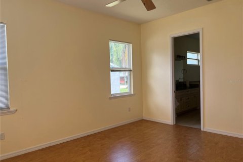 House in Tarpon Springs, Florida 3 bedrooms, 150.32 sq.m. № 2403658 - photo 16