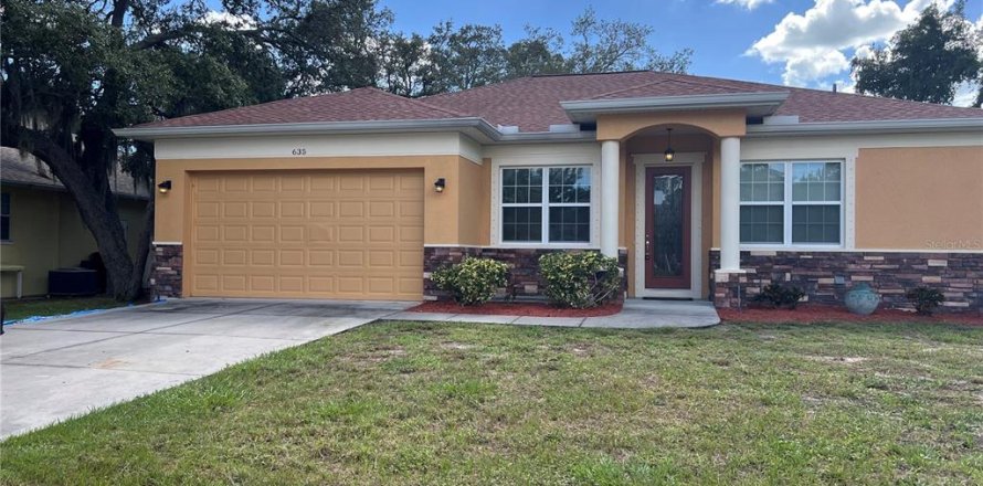 House in Tarpon Springs, Florida 3 bedrooms, 150.32 sq.m. № 2403658
