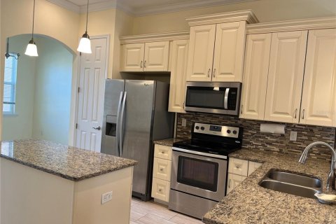 House in Tarpon Springs, Florida 3 bedrooms, 150.32 sq.m. № 2403658 - photo 3