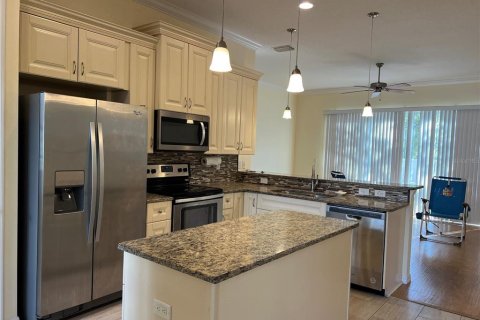 House in Tarpon Springs, Florida 3 bedrooms, 150.32 sq.m. № 2403658 - photo 2