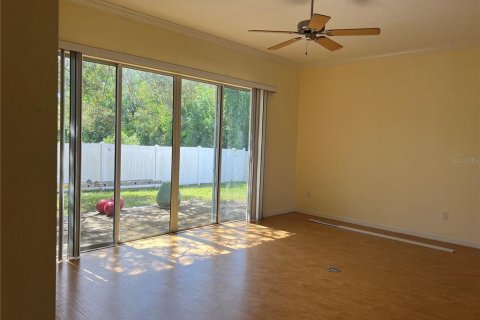 House in Tarpon Springs, Florida 3 bedrooms, 150.32 sq.m. № 2403658 - photo 12