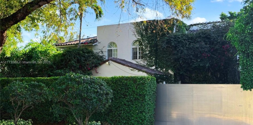 Villa ou maison à Miami Beach, Floride 4 chambres, 227.42 m2 № 1932541