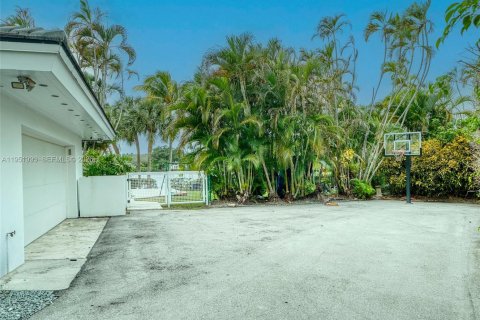 Villa ou maison à vendre à Coral Gables, Floride: 5 chambres, 356.37 m2 № 2053126 - photo 3