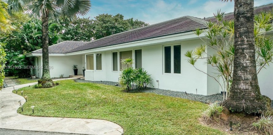 Villa ou maison à Coral Gables, Floride 5 chambres, 356.37 m2 № 2053126