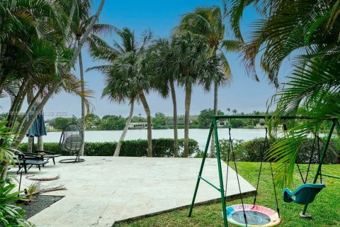 Villa ou maison à vendre à Coral Gables, Floride: 5 chambres, 356.37 m2 № 2053126 - photo 6