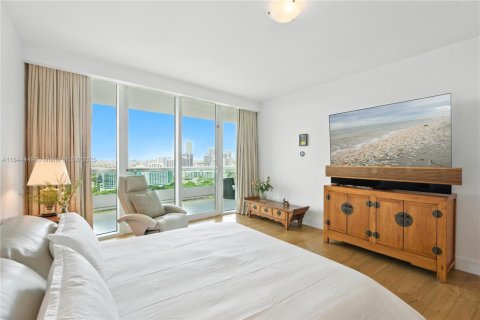 Condo in Miami, Florida, 2 bedrooms  № 1841221 - photo 13