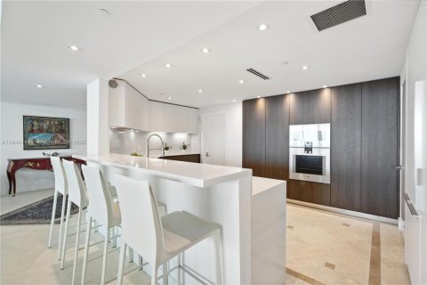 Condo in Miami, Florida, 2 bedrooms  № 1841221 - photo 2