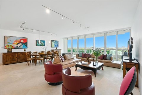Condo in Miami, Florida, 2 bedrooms  № 1841221 - photo 3