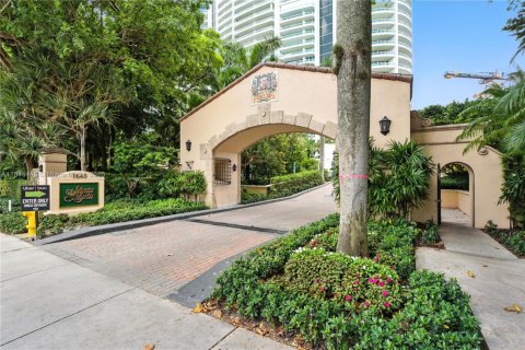 Condo in Miami, Florida, 2 bedrooms  № 1841221 - photo 19