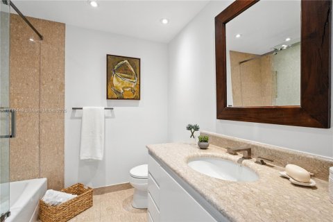 Condo in Miami, Florida, 2 bedrooms  № 1841221 - photo 7