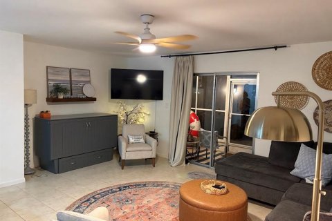 Condo in Bradenton, Florida, 1 bedroom  № 2394328 - photo 5