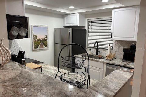 Condo in Bradenton, Florida, 1 bedroom  № 2394328 - photo 2