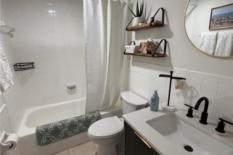 Condo in Bradenton, Florida, 1 bedroom  № 2394328 - photo 14