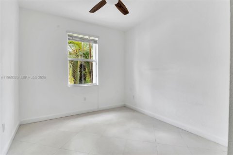 House in Doral, Florida 5 bedrooms, 221.01 sq.m. № 2080727 - photo 11
