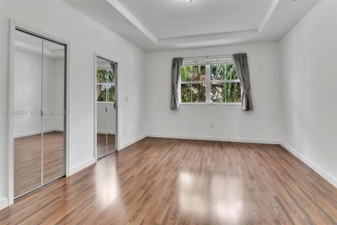 House in Doral, Florida 5 bedrooms, 221.01 sq.m. № 2080727 - photo 26