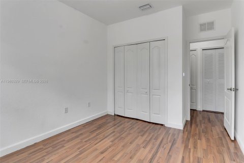 House in Doral, Florida 5 bedrooms, 221.01 sq.m. № 2080727 - photo 29