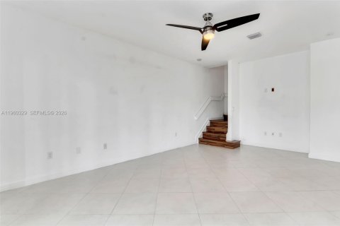 House in Doral, Florida 5 bedrooms, 221.01 sq.m. № 2080727 - photo 8