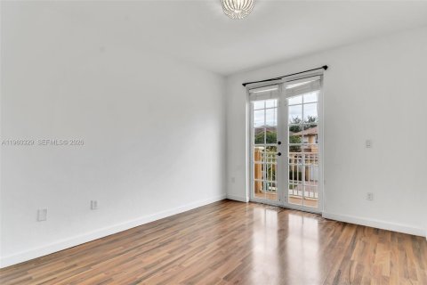 House in Doral, Florida 5 bedrooms, 221.01 sq.m. № 2080727 - photo 16