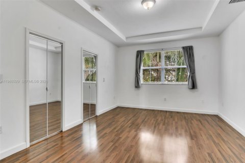 House in Doral, Florida 5 bedrooms, 221.01 sq.m. № 2080727 - photo 22