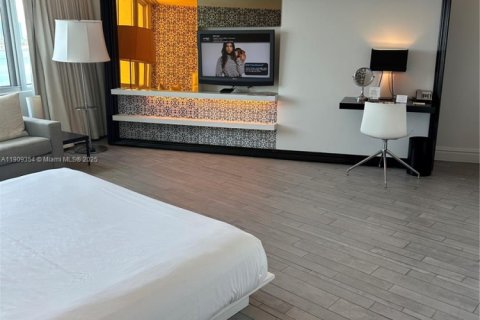 Condo in Miami Beach, Florida, 1 bedroom  № 2082142 - photo 2
