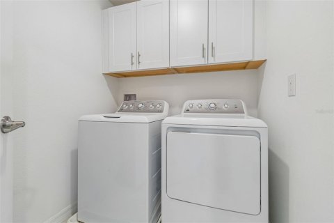 Townhouse in PALM RIVER TOWNHOMES in Tampa, Florida 4 bedrooms, 192.96 sq.m. № 2124939 - photo 25