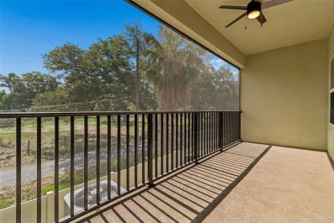 Townhouse in PALM RIVER TOWNHOMES in Tampa, Florida 4 bedrooms, 192.96 sq.m. № 2124939 - photo 14