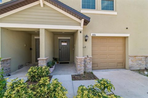 Townhouse in PALM RIVER TOWNHOMES in Tampa, Florida 4 bedrooms, 192.96 sq.m. № 2124939 - photo 4
