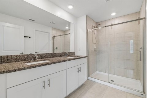 Townhouse in PALM RIVER TOWNHOMES in Tampa, Florida 4 bedrooms, 192.96 sq.m. № 2124939 - photo 29