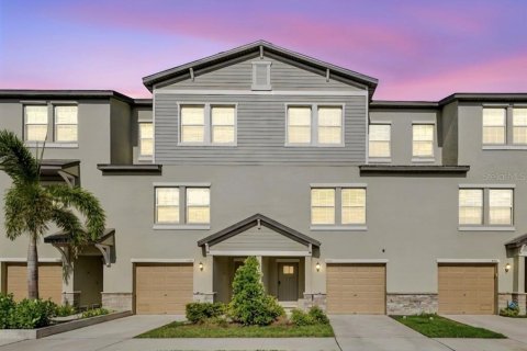 Townhouse in PALM RIVER TOWNHOMES in Tampa, Florida 4 bedrooms, 192.96 sq.m. № 2124939 - photo 2