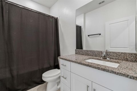 Townhouse in PALM RIVER TOWNHOMES in Tampa, Florida 4 bedrooms, 192.96 sq.m. № 2124939 - photo 20